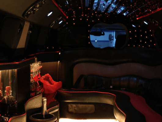Hummer rosa interior 14 fg Alquiler limusina hummer rosa barcelona interiores